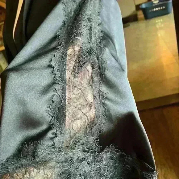 Victoria’s Secret Med Lg Satin/Lace Short Robe Tie Front Kimono Black Sexy - Picture 4 of 15